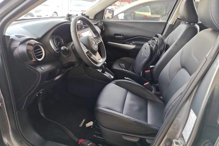 Used Nissan Kicks 2020 1.5L XV CVT Smart Connect Luxury Edition Left Front Seat