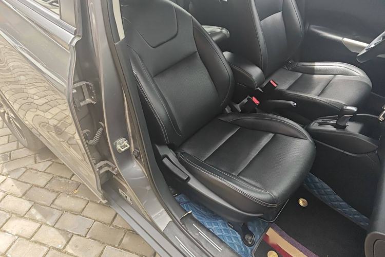Used Nissan Kicks 2020 1.5L XL CVT Cool Enjoyment Edition Right Front Seat