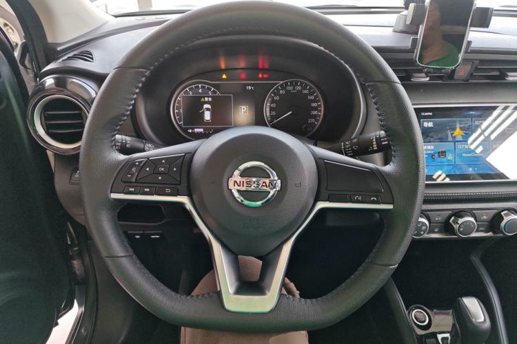 Used Nissan Kicks 2020 1.5L XV CVT Smart Connect Luxury Edition Steering Wheel