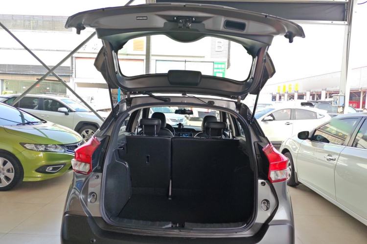Used Nissan Kicks 2020 1.5L XV CVT Smart Connect Luxury Edition Trunk