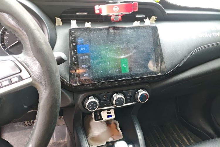 Used Nissan Kicks 2020 1.5L XV CVT Smart Connect Luxury Edition Audio And AC Panel
