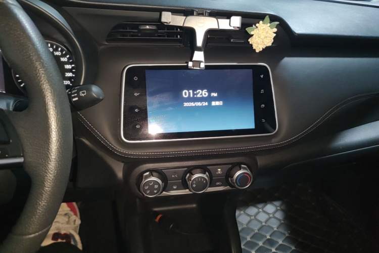 Used Nissan Kicks 2020 1.5L XV CVT Smart Connect Luxury Edition Audio And AC Panel