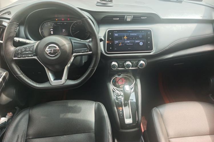 Used Nissan Kicks 2020 1.5L XV CVT Smart Connect Luxury Edition Center Console