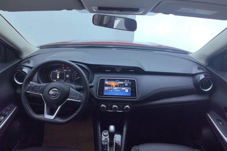 Used Nissan Kicks 2020 1.5L XV CVT Smart Connect Luxury Edition Center Console