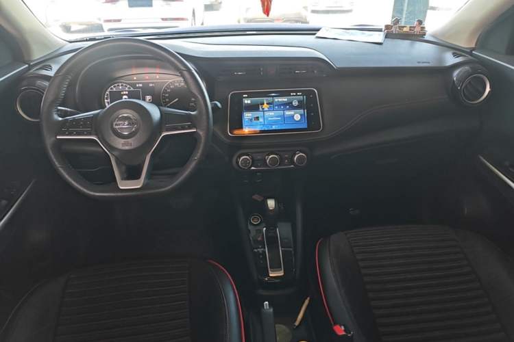 Used Nissan Kicks 2020 1.5L XV CVT Smart Connect Luxury Edition Center Console