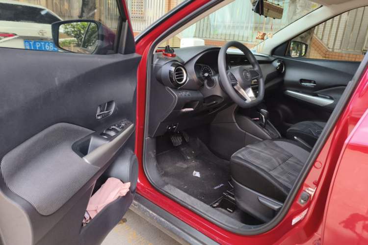 Used Nissan Kicks 2020 1.5L XL CVT Cool Enjoyment Edition Driver Seat