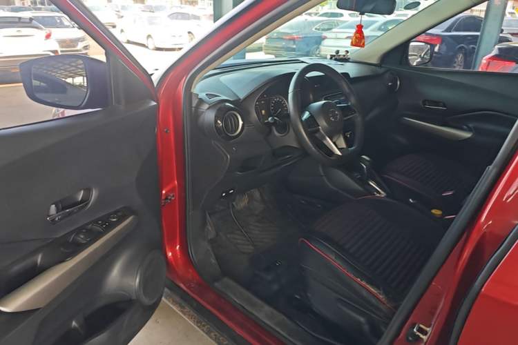 Used Nissan Kicks 2020 1.5L XV CVT Smart Connect Luxury Edition Driver Seat