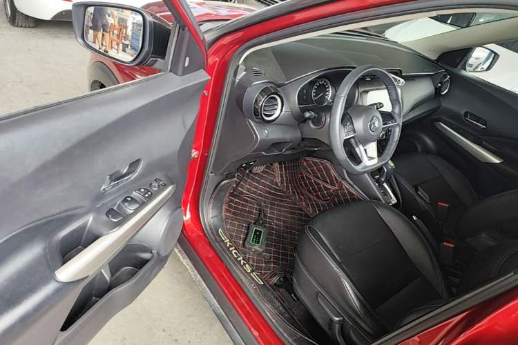 Used Nissan Kicks 2020 1.5L XV TOP CVT Smart Connect Premium Edition Driver Seat