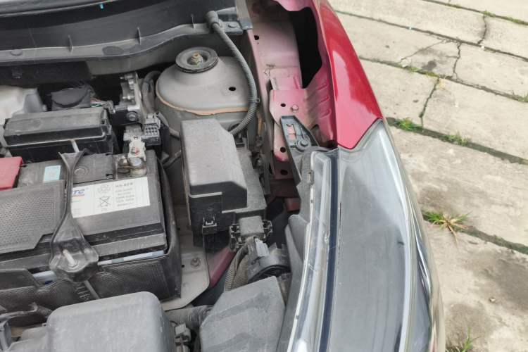 Used Nissan Kicks 2020 1.5L XV CVT Smart Connect Luxury Edition Engine Bay Left
