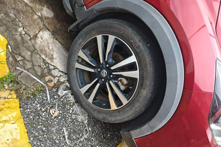 Used Nissan Kicks 2020 1.5L XV CVT Smart Connect Luxury Edition Exterior 7