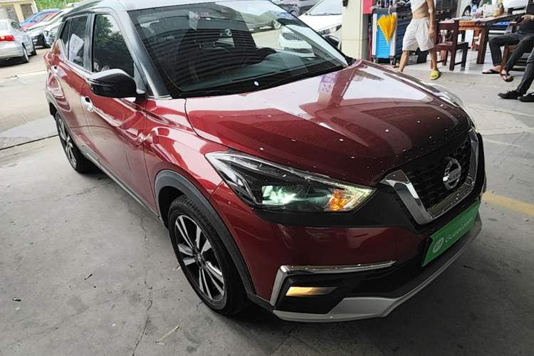 Used Nissan Kicks 2020 1.5L XV TOP CVT Smart Connect Premium Edition Front Right 45 Deg