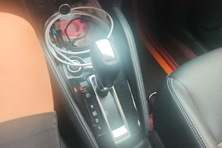 Used Nissan Kicks 2020 1.5L XV CVT Smart Connect Luxury Edition Gear Lever
