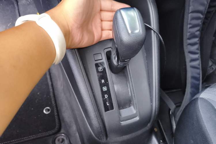 Used Nissan Kicks 2020 1.5L XL CVT Cool Enjoyment Edition Gear Lever