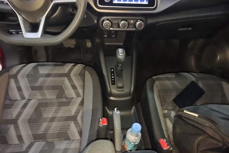 Used Nissan Kicks 2020 1.5L XL CVT Cool Enjoyment Edition Gear Lever