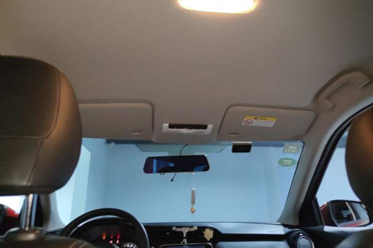 Used Nissan Kicks 2020 1.5L XV CVT Smart Connect Luxury Edition Headliner