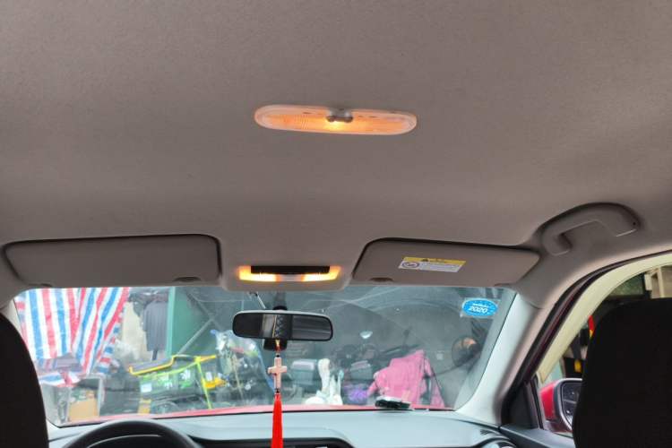 Used Nissan Kicks 2020 1.5L XV CVT Smart Connect Luxury Edition Headliner