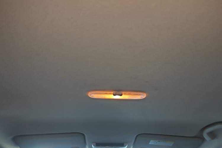 Used Nissan Kicks 2020 1.5L XV CVT Smart Connect Luxury Edition Headliner