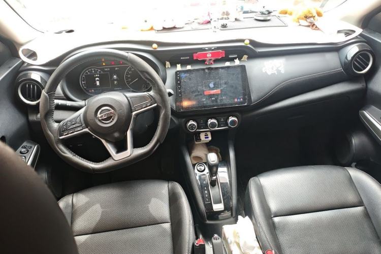 Used Nissan Kicks 2020 1.5L XV CVT Smart Connect Luxury Edition Interior 2