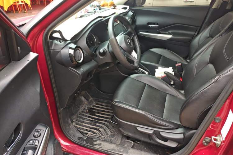 Used Nissan Kicks 2020 1.5L XV CVT Smart Connect Luxury Edition Interior 3