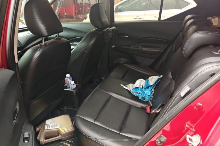 Used Nissan Kicks 2020 1.5L XV CVT Smart Connect Luxury Edition Interior 4