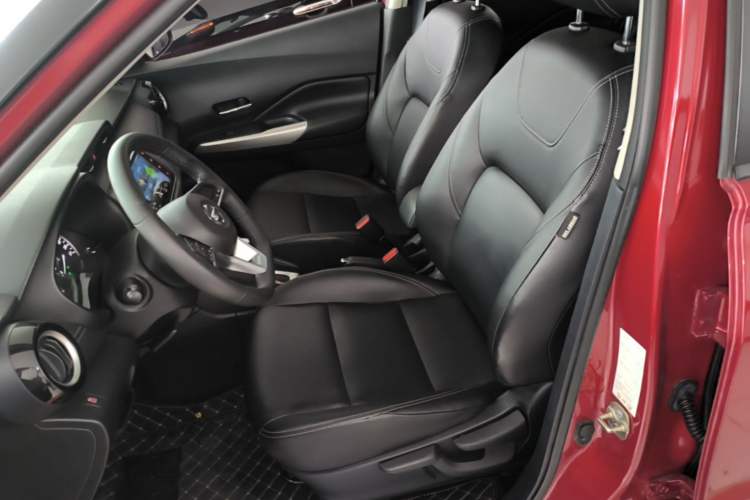 Used Nissan Kicks 2020 1.5L XV TOP CVT Smart Connect Premium Edition Left Front Seat