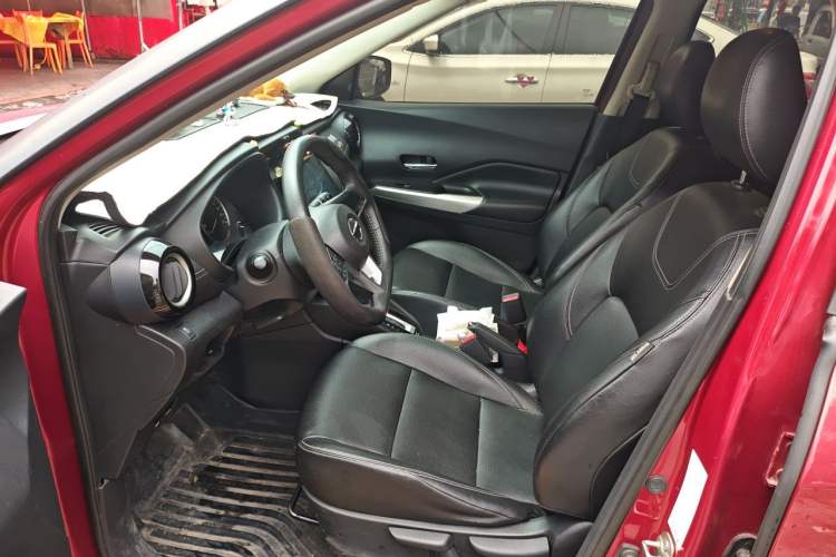 Used Nissan Kicks 2020 1.5L XV CVT Smart Connect Luxury Edition Left Front Seat