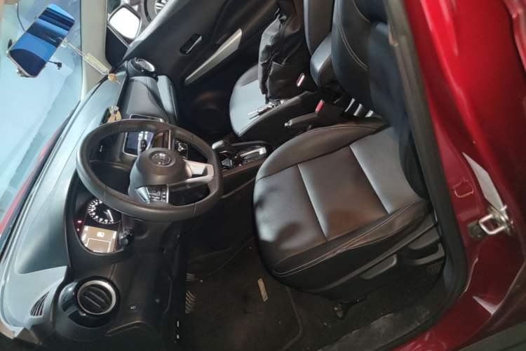 Used Nissan Kicks 2020 1.5L XV CVT Smart Connect Luxury Edition Left Front Seat