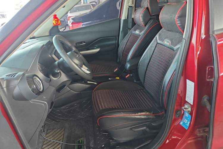 Used Nissan Kicks 2020 1.5L XV CVT Smart Connect Luxury Edition Left Front Seat