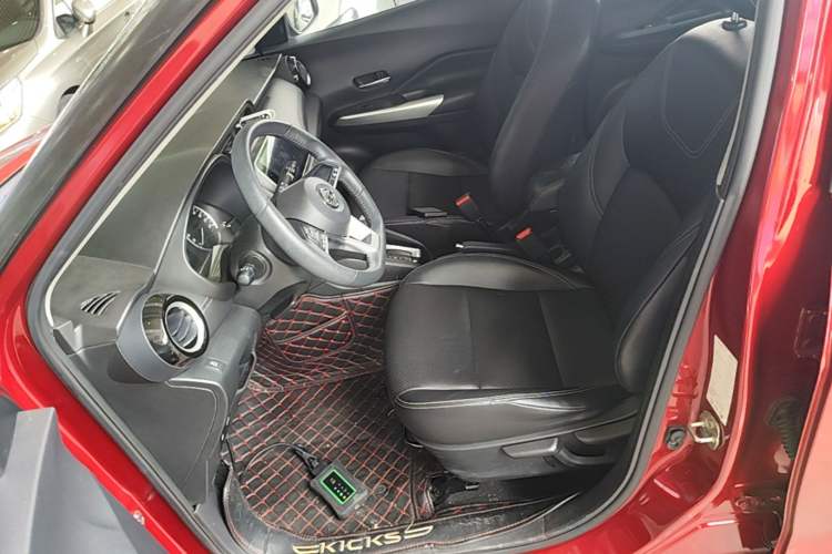 Used Nissan Kicks 2020 1.5L XV TOP CVT Smart Connect Premium Edition Left Front Seat