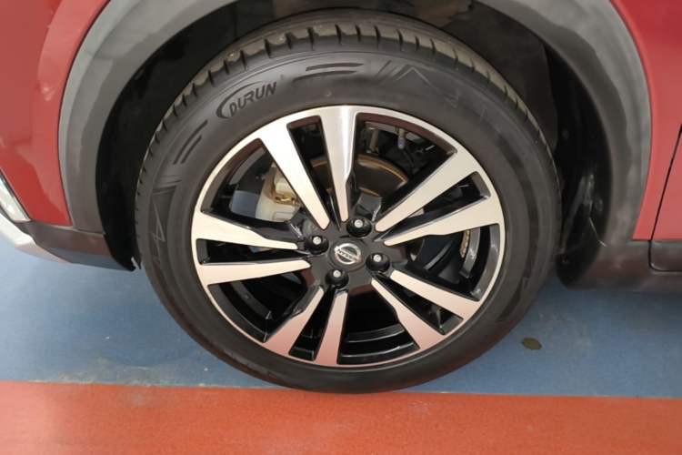 Used Nissan Kicks 2020 1.5L XV TOP CVT Smart Connect Premium Edition Left Front Wheel Hub
