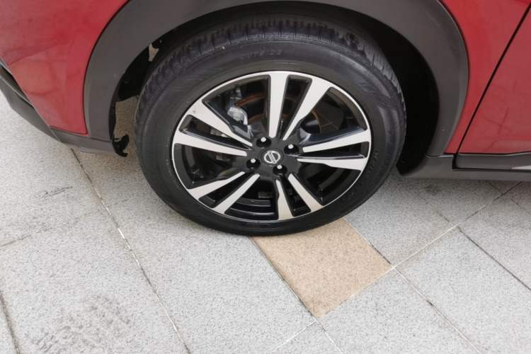 Used Nissan Kicks 2020 1.5L XV CVT Smart Connect Luxury Edition Left Front Wheel Hub
