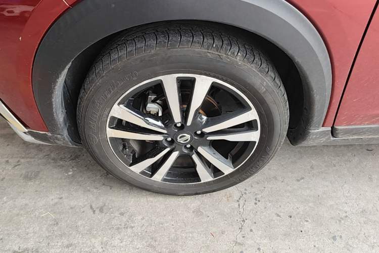 Used Nissan Kicks 2020 1.5L XV TOP CVT Smart Connect Premium Edition Left Front Wheel Hub