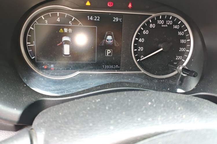 Used Nissan Kicks 2020 1.5L XV CVT Smart Connect Luxury Edition Odometer Close Up