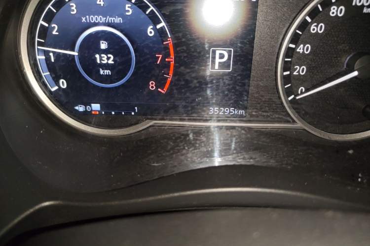 Used Nissan Kicks 2020 1.5L XV CVT Smart Connect Luxury Edition Odometer Close Up
