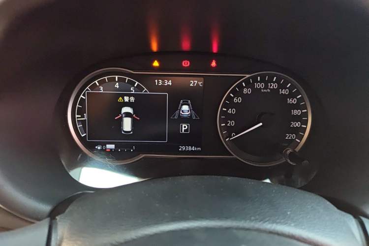 Used Nissan Kicks 2020 1.5L XV TOP CVT Smart Connect Premium Edition Odometer Close Up
