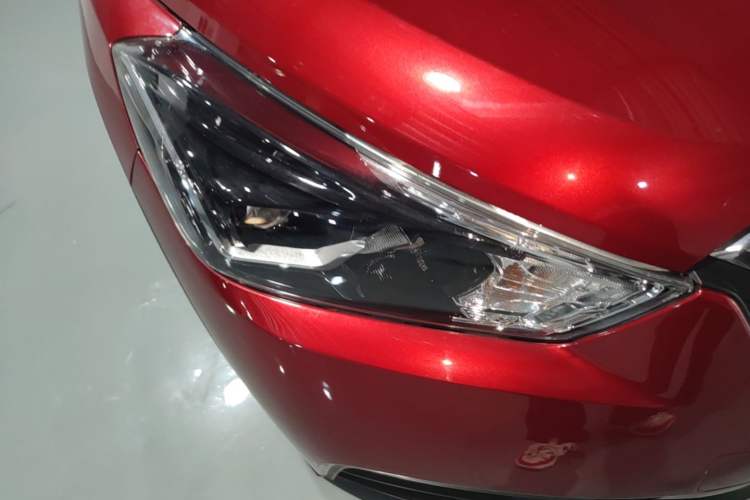 Used Nissan Kicks 2020 1.5L XV CVT Smart Connect Luxury Edition Right Front Headlight