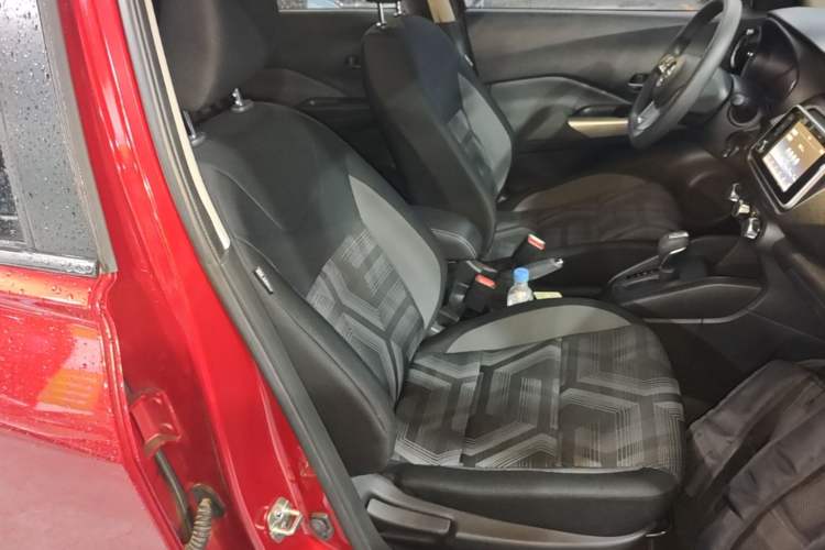 Used Nissan Kicks 2020 1.5L XL CVT Cool Enjoyment Edition Right Front Seat