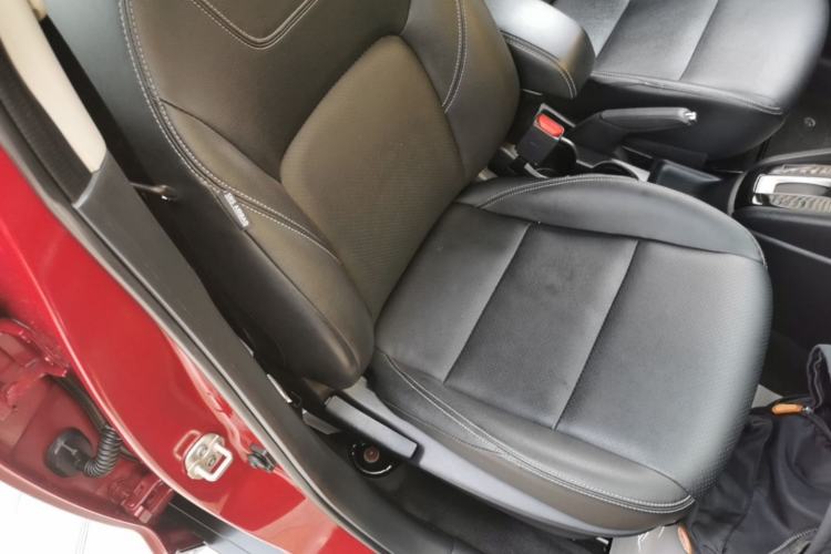 Used Nissan Kicks 2020 1.5L XV CVT Smart Connect Luxury Edition Right Front Seat