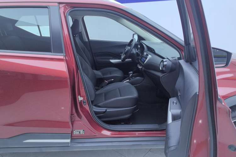 Used Nissan Kicks 2020 1.5L XV CVT Smart Connect Luxury Edition Right Front Seat