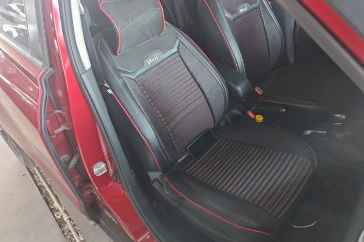 Used Nissan Kicks 2020 1.5L XV CVT Smart Connect Luxury Edition Right Front Seat