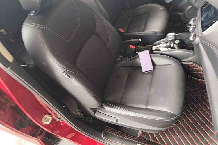 Used Nissan Kicks 2020 1.5L XV TOP CVT Smart Connect Premium Edition Right Front Seat