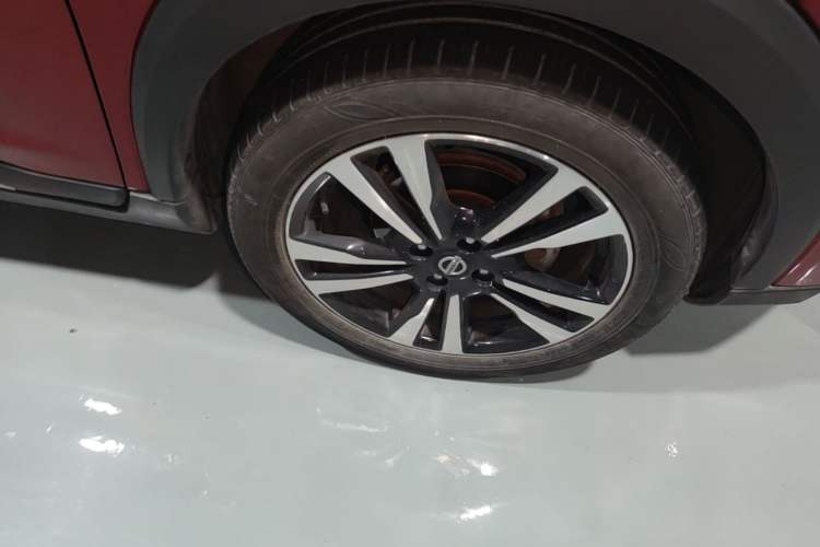 Used Nissan Kicks 2020 1.5L XV CVT Smart Connect Luxury Edition Right Front Wheel Hub