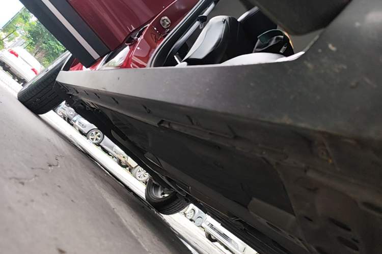 Used Nissan Kicks 2020 1.5L XV TOP CVT Smart Connect Premium Edition Right Side Sill