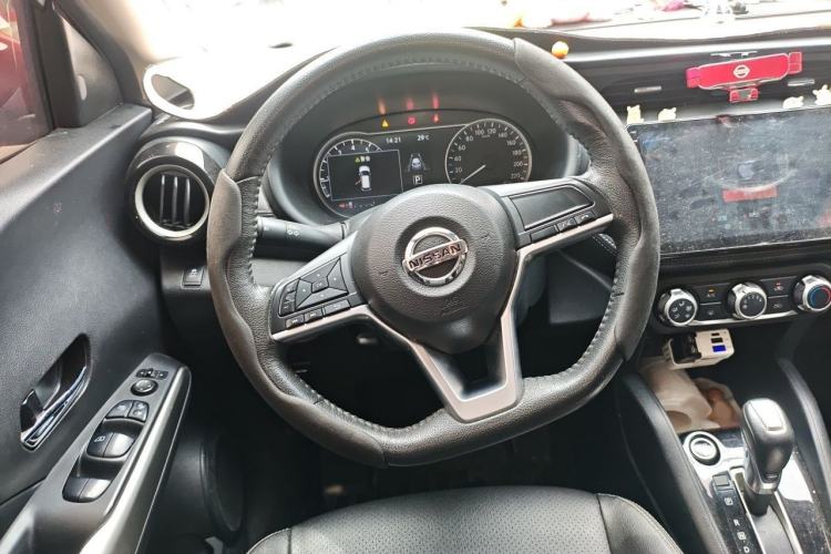 Used Nissan Kicks 2020 1.5L XV CVT Smart Connect Luxury Edition Steering Wheel