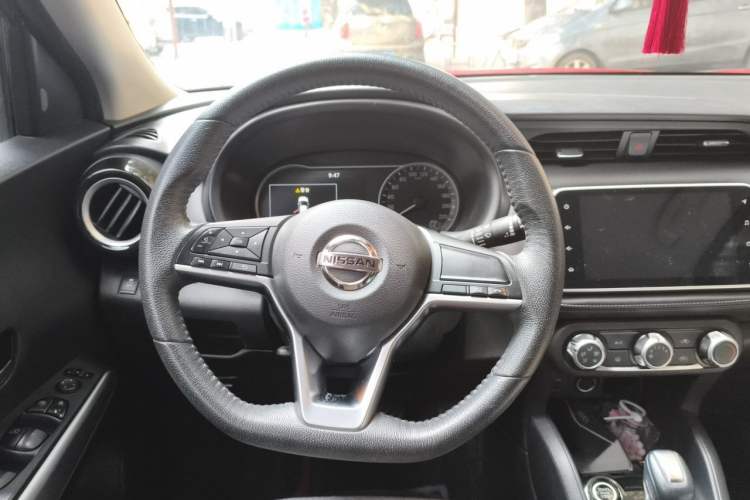 Used Nissan Kicks 2020 1.5L XV TOP CVT Smart Connect Premium Edition Steering Wheel