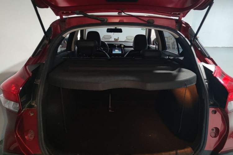 Used Nissan Kicks 2020 1.5L XV CVT Smart Connect Luxury Edition Trunk
