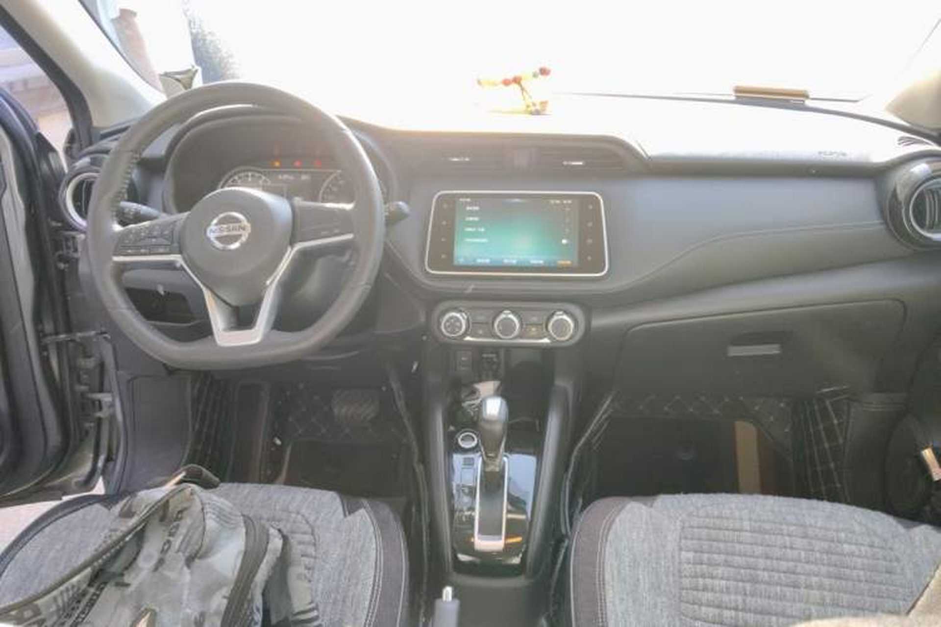 Used Nissan Kicks 2020 1.5L XV CVT Smart Connect Luxury Edition Center Console
