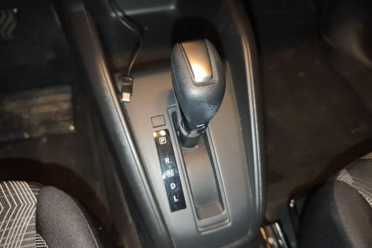 Used Nissan Kicks 2020 1.5L XL CVT Cool Enjoyment Edition Gear Lever