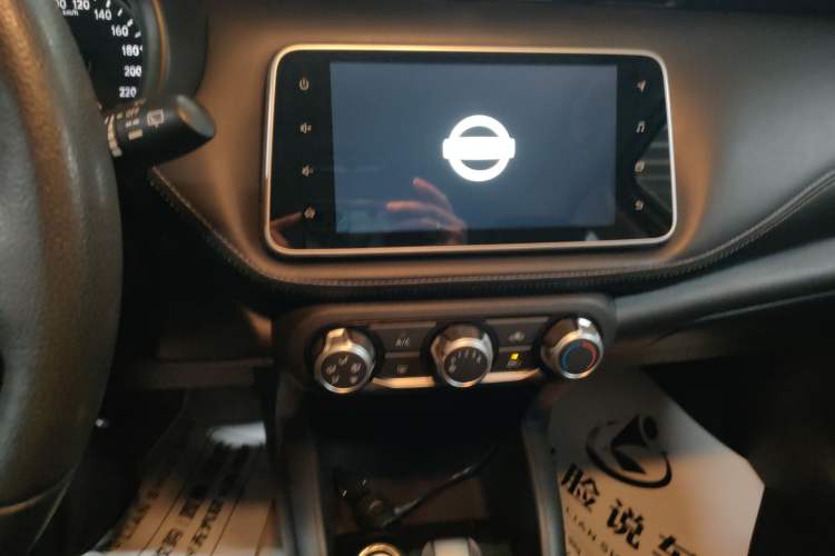 Used Nissan Kicks 2020 1.5L XV CVT Smart Connect Luxury Edition Audio And AC Panel
