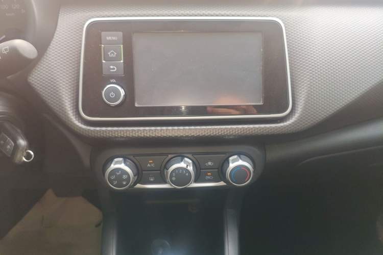 Used Nissan Kicks 2020 1.5L XL CVT Cool Enjoyment Edition Audio And AC Panel